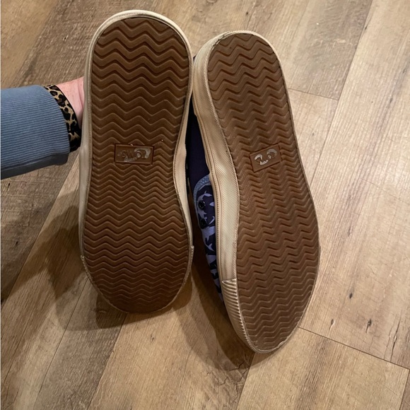 TOMS | Vegan Slip On Sharks Printed Canvas Sneakers - Picture 4 of 9